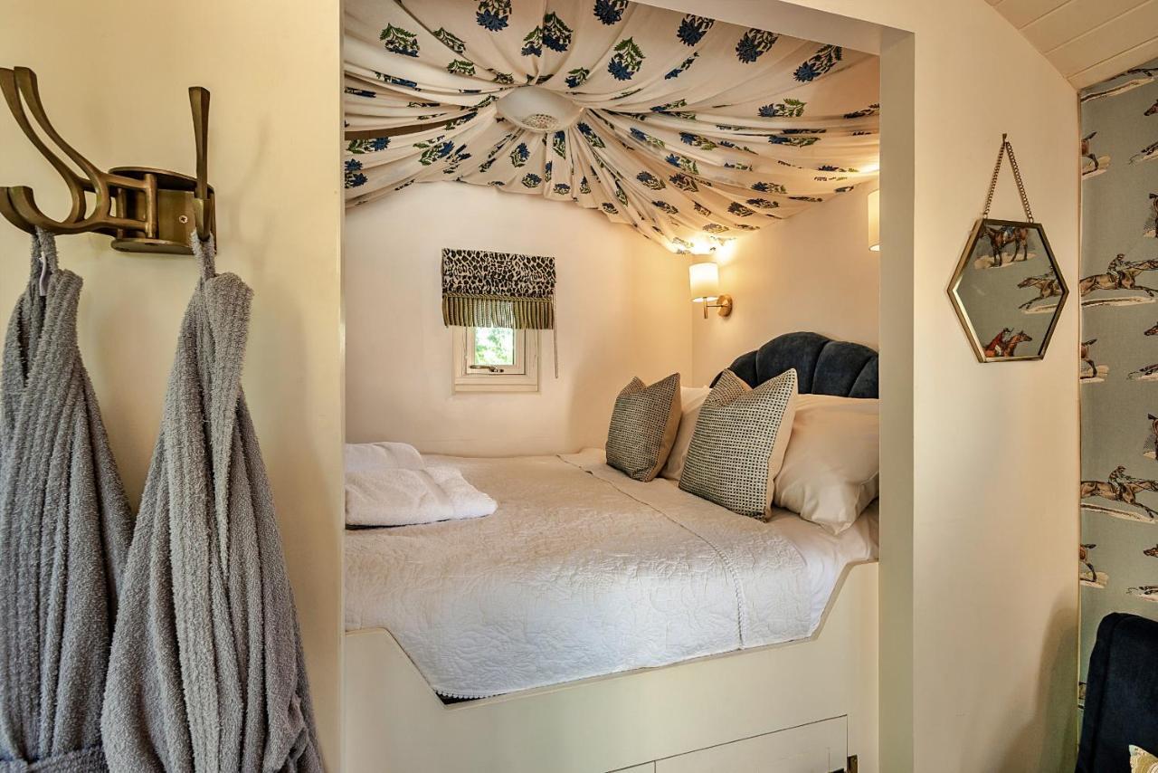 Finest Retreats - Shrawardine Train Carriage Villa Екстериор снимка