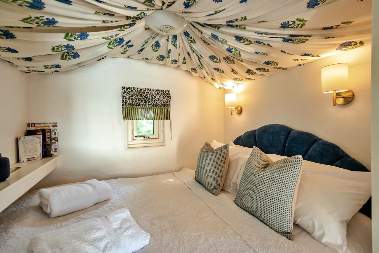 Finest Retreats - Shrawardine Train Carriage Villa Екстериор снимка