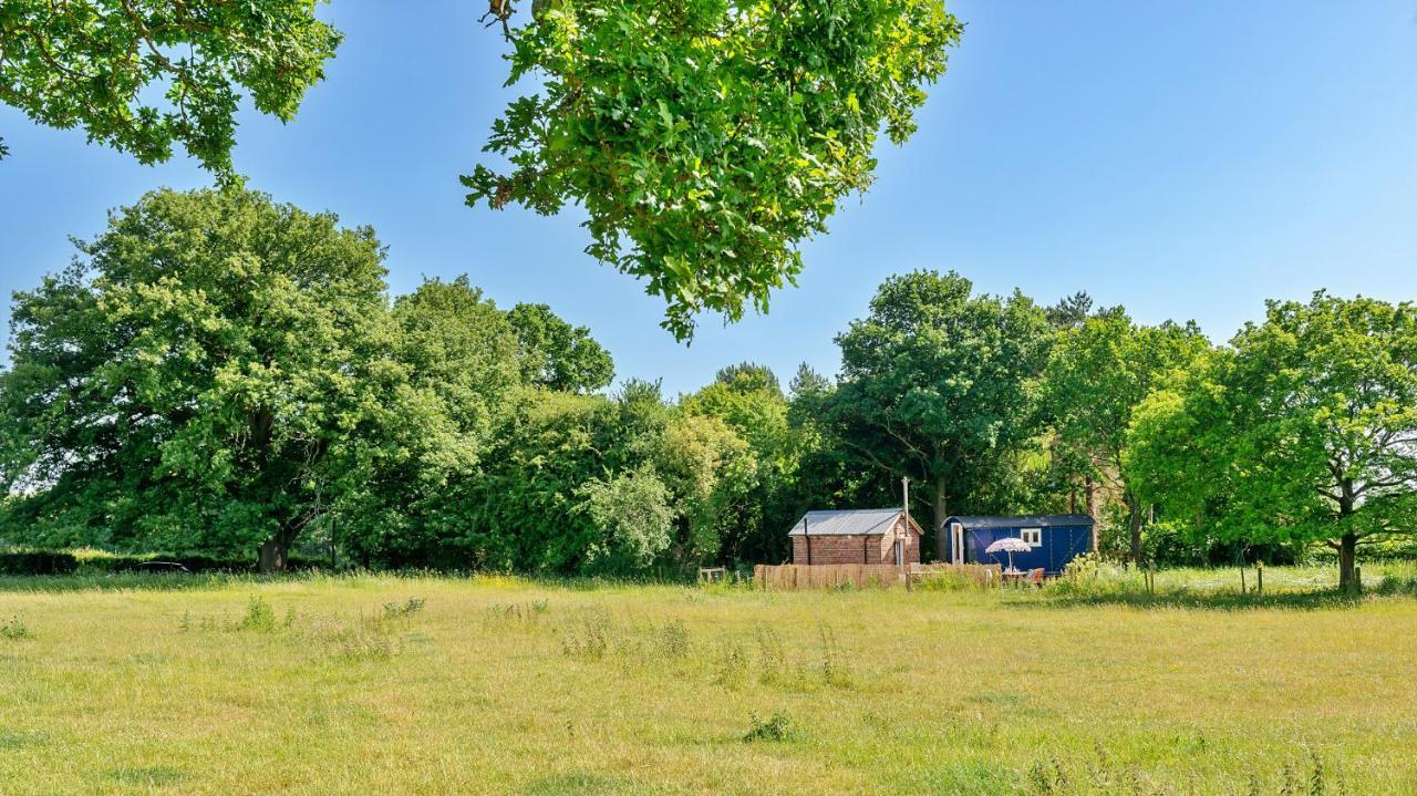 Finest Retreats - Shrawardine Train Carriage Villa Екстериор снимка
